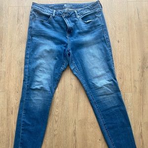 Medium wash skinny jeans